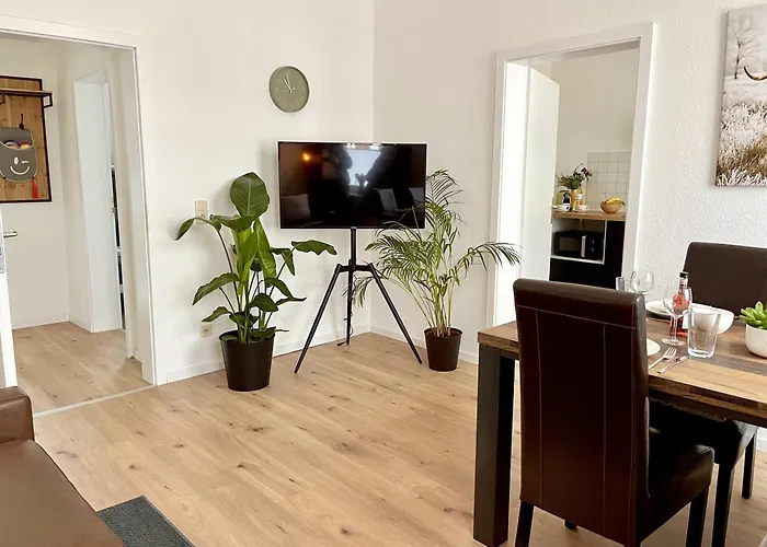 Endless: Studio Mit Netflix + Workstation Im Zentrum