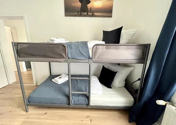 Endless: Studio Mit Netflix + Workstation Im Zentrum